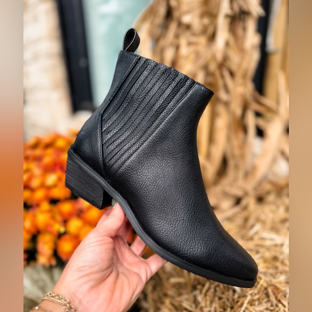 Yellow Box Black Laverne Bootie Ankle Boots Women’s Size 9.5